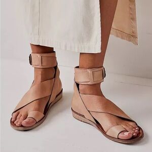 FREE PEOPLE VALE SANDAL LIKE NEW SIZE 39